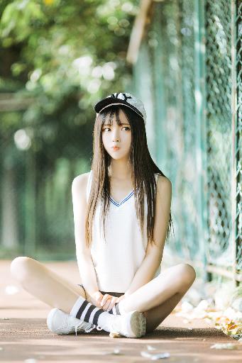 中午妈妈在厨房做饭